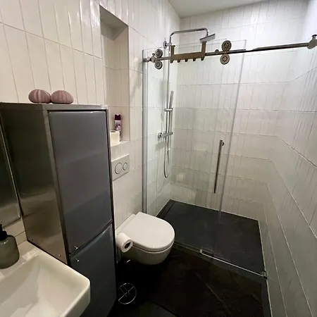 Opletalova 1min From Wenceslas Square Prague